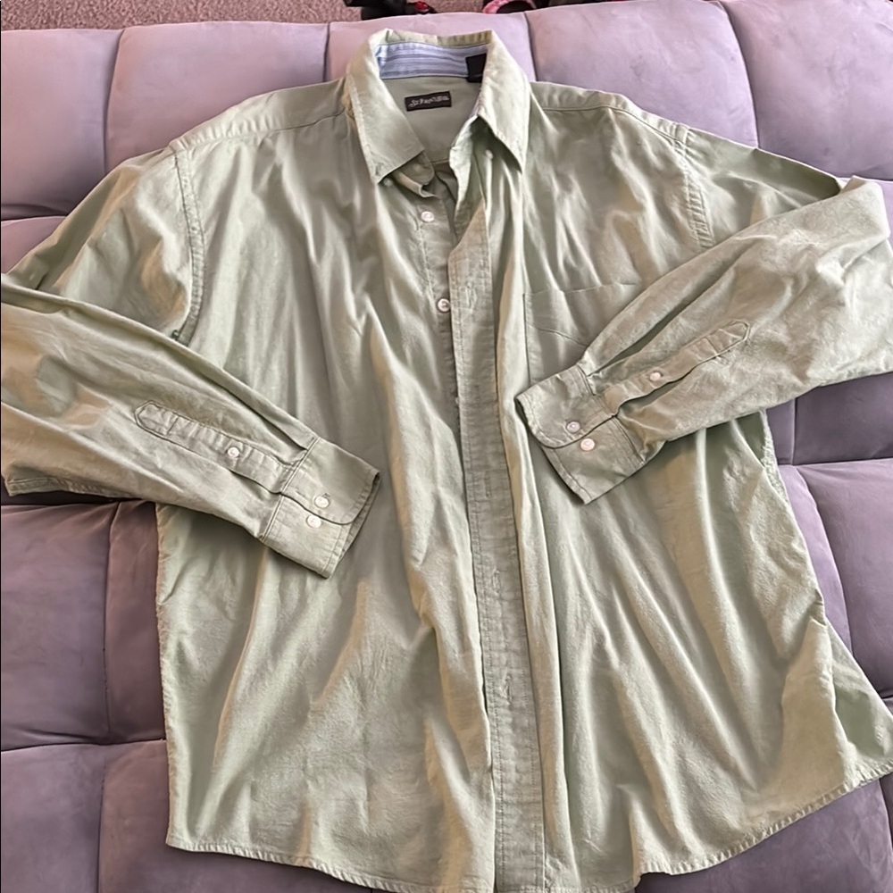 St. John’s Bay Light Green Button-Up Shirt size Large